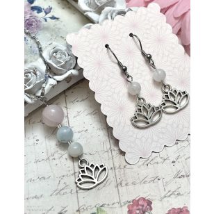   NŐI ENERGIÁKAT HARMONIZÁLÓ ÉS SEGÍTŐ rózsakvarc, akvamarin és holdkő ásvány szett lótusz függővel (lánccal is kérheted)