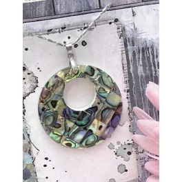   Abalone (paua, pávakagyló) donut medál - zöld (lánccal is kérheted)