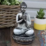 NAMASTÉ Buddha mécsestartó szobor 17 cm - szürke/ezüst