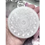 ZODIÁKUS szelenit korong - fehér, 8 cm